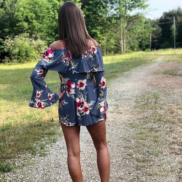 Floral off shoulder romper - Picture 3 of 4